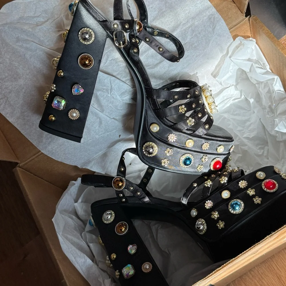 Embellished Black Platform Heels‎